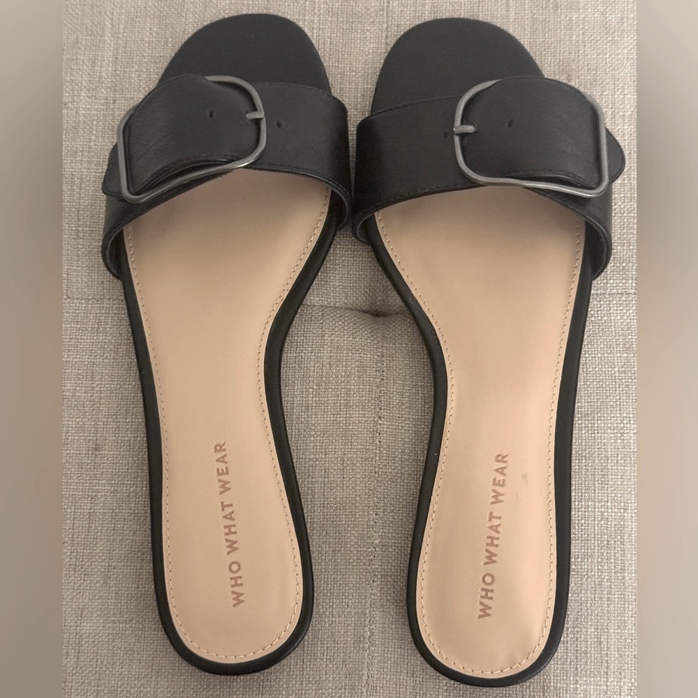 NWOB Flat Buckle Slides Size 8.5